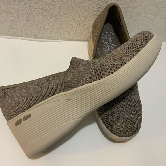 Skechers Pier Lite Slip Ons size 7/ 37 - Picture 4 of 9